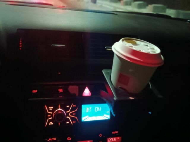 Серый Ауди А4, объемом двигателя 1.9 л и пробегом 350 тыс. км за 2250 $, фото 2 на Automoto.ua