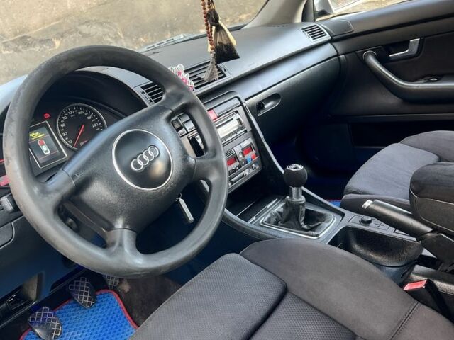 Сірий Ауді А4, об'ємом двигуна 1.9 л та пробігом 300 тис. км за 3413 $, фото 6 на Automoto.ua