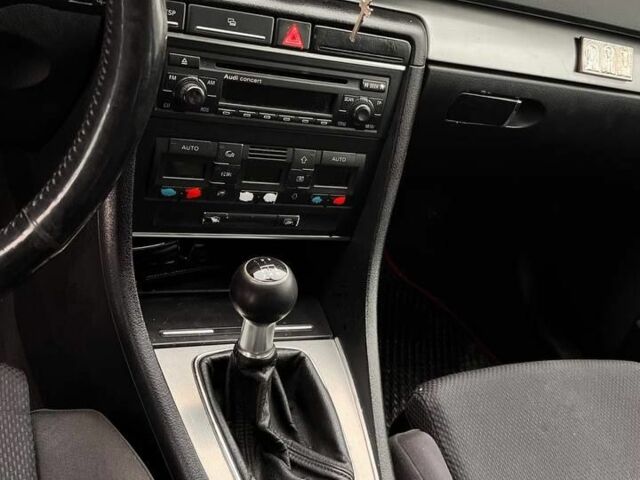 Сірий Ауді А4, об'ємом двигуна 1.8 л та пробігом 350 тис. км за 4950 $, фото 4 на Automoto.ua