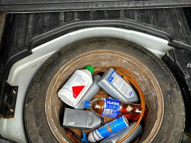 Сірий Ауді А4, об'ємом двигуна 2.5 л та пробігом 468 тис. км за 4600 $, фото 5 на Automoto.ua