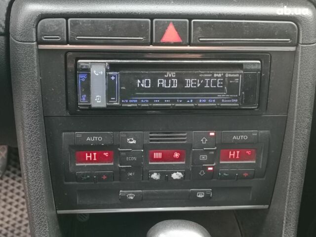 Сірий Ауді А4, об'ємом двигуна 2.4 л та пробігом 282 тис. км за 5390 $, фото 24 на Automoto.ua