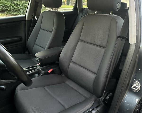 Сірий Ауді А4, об'ємом двигуна 1.6 л та пробігом 218 тис. км за 5350 $, фото 24 на Automoto.ua