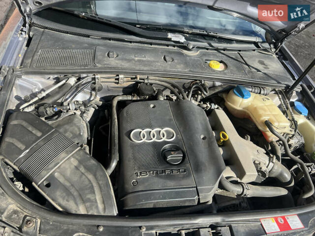 Сірий Ауді А4, об'ємом двигуна 1.8 л та пробігом 350 тис. км за 5000 $, фото 7 на Automoto.ua