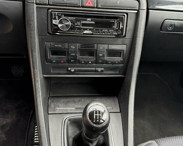 Сірий Ауді А4, об'ємом двигуна 1.6 л та пробігом 264 тис. км за 5555 $, фото 41 на Automoto.ua