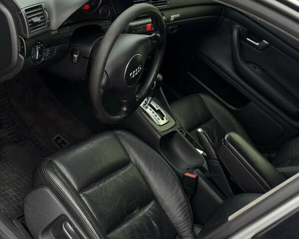 Серый Ауди А4, объемом двигателя 2.5 л и пробегом 240 тыс. км за 3799 $, фото 8 на Automoto.ua