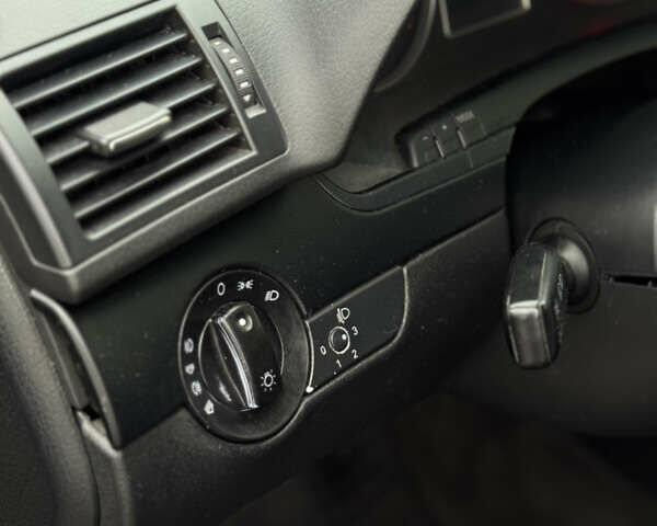 Серый Ауди А4, объемом двигателя 2.5 л и пробегом 240 тыс. км за 3799 $, фото 15 на Automoto.ua