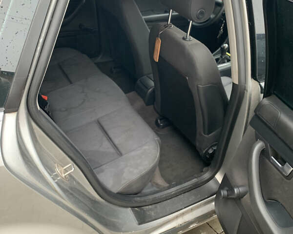 Серый Ауди А4, объемом двигателя 2 л и пробегом 319 тыс. км за 5200 $, фото 7 на Automoto.ua
