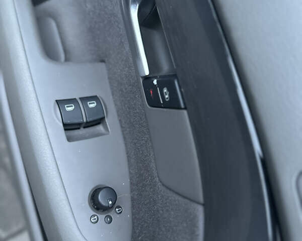 Сірий Ауді А4, об'ємом двигуна 2 л та пробігом 255 тис. км за 5900 $, фото 29 на Automoto.ua