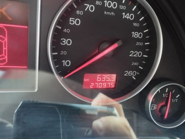 Серый Ауди А4, объемом двигателя 2.5 л и пробегом 272 тыс. км за 6150 $, фото 4 на Automoto.ua