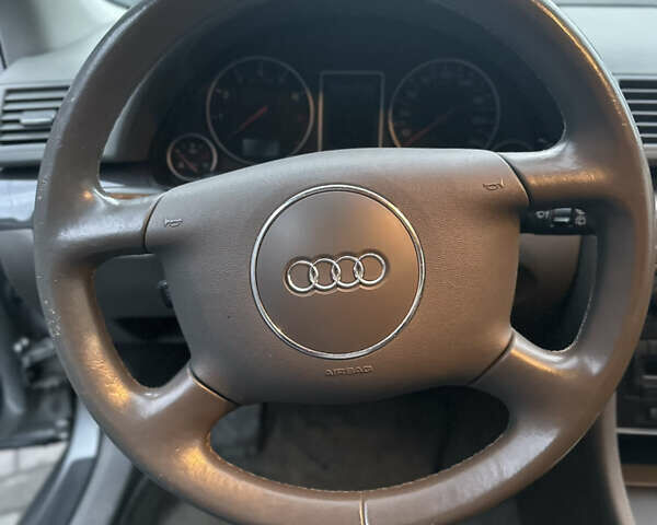 Сірий Ауді А4, об'ємом двигуна 2 л та пробігом 255 тис. км за 5900 $, фото 27 на Automoto.ua