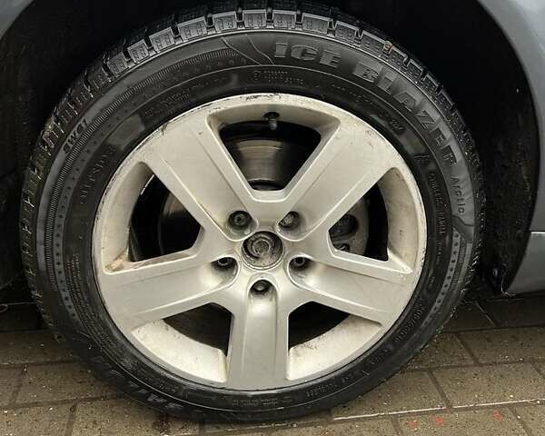 Серый Ауди А4, объемом двигателя 2 л и пробегом 373 тыс. км за 6600 $, фото 3 на Automoto.ua