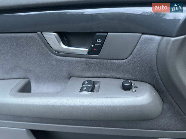 Сірий Ауді А4, об'ємом двигуна 2 л та пробігом 255 тис. км за 5900 $, фото 30 на Automoto.ua