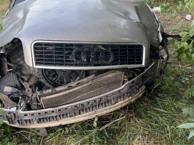 Серый Ауди А4, объемом двигателя 2.5 л и пробегом 370 тыс. км за 700 $, фото 5 на Automoto.ua