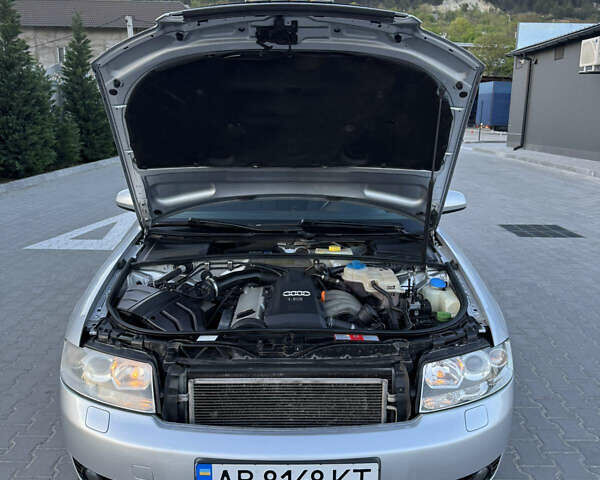 Серый Ауди А4, объемом двигателя 1.6 л и пробегом 243 тыс. км за 4999 $, фото 1 на Automoto.ua