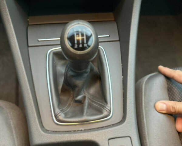 Сірий Ауді А4, об'ємом двигуна 2 л та пробігом 255 тис. км за 5900 $, фото 24 на Automoto.ua