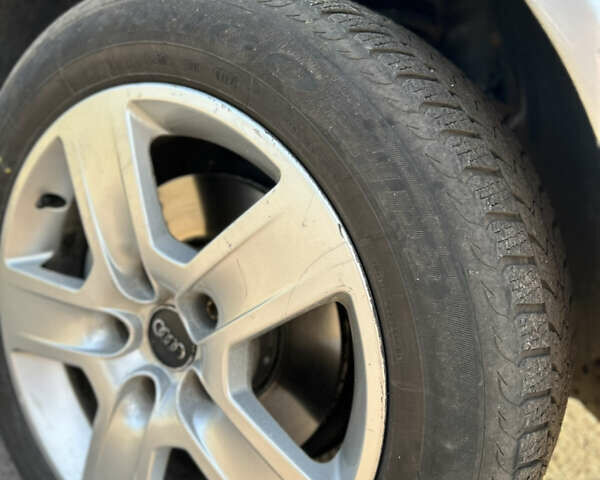 Серый Ауди А4, объемом двигателя 2 л и пробегом 253 тыс. км за 6200 $, фото 27 на Automoto.ua