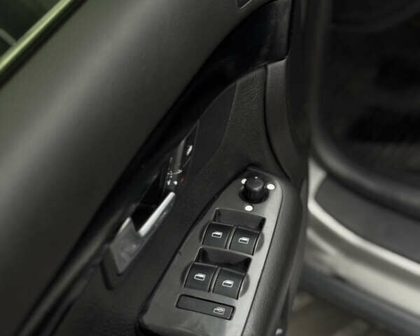 Серый Ауди А4, объемом двигателя 2.5 л и пробегом 240 тыс. км за 3799 $, фото 18 на Automoto.ua