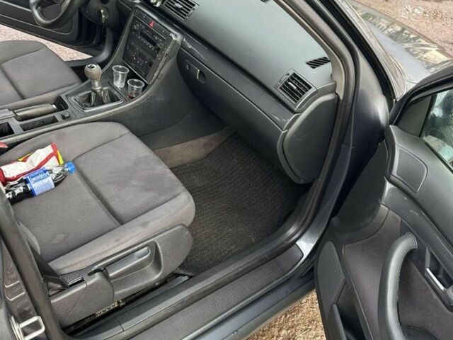 Сірий Ауді А4, об'ємом двигуна 2 л та пробігом 380 тис. км за 2550 $, фото 4 на Automoto.ua