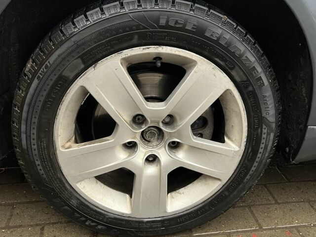 Сірий Ауді А4, об'ємом двигуна 2 л та пробігом 373 тис. км за 6600 $, фото 4 на Automoto.ua