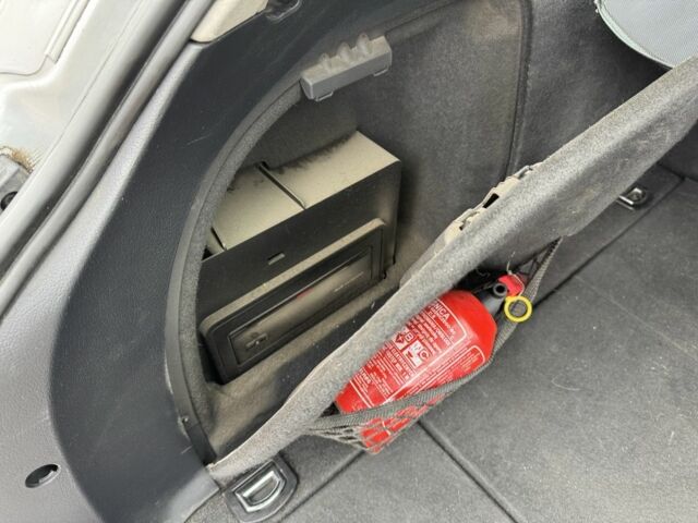 Серый Ауди А4, объемом двигателя 1.9 л и пробегом 404 тыс. км за 3028 $, фото 10 на Automoto.ua