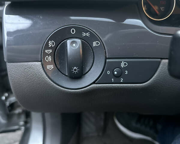 Сірий Ауді А4, об'ємом двигуна 2 л та пробігом 255 тис. км за 5900 $, фото 28 на Automoto.ua