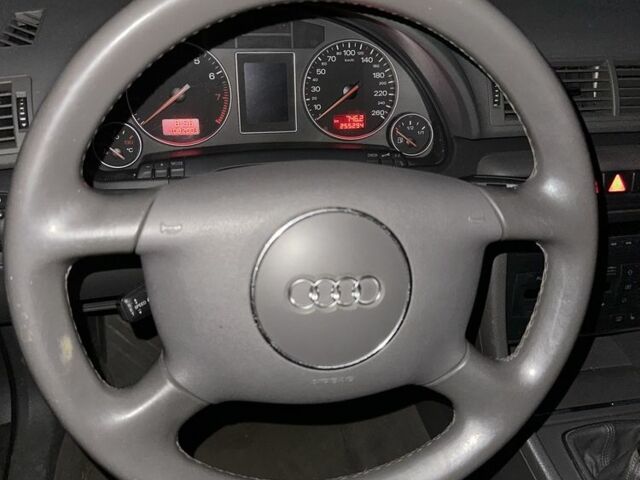 Серый Ауди А4, объемом двигателя 2 л и пробегом 255 тыс. км за 5700 $, фото 2 на Automoto.ua
