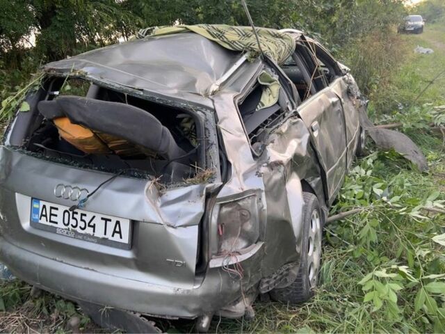 Серый Ауди А4, объемом двигателя 2.5 л и пробегом 370 тыс. км за 700 $, фото 3 на Automoto.ua