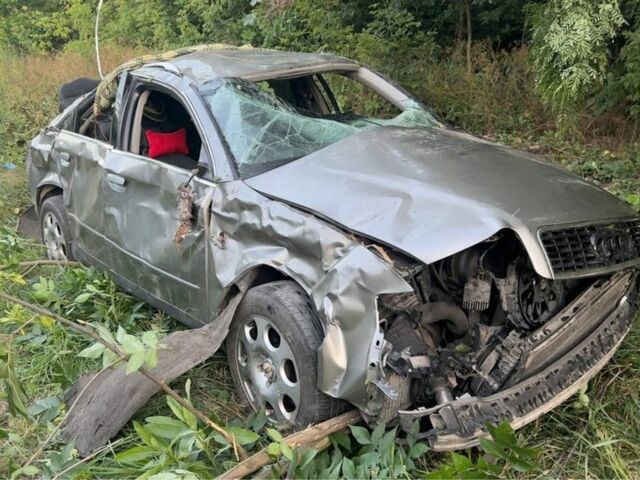 Серый Ауди А4, объемом двигателя 2.5 л и пробегом 370 тыс. км за 700 $, фото 2 на Automoto.ua