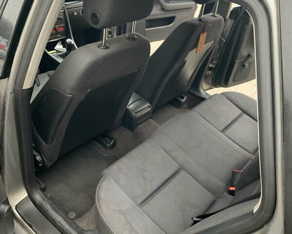 Серый Ауди А4, объемом двигателя 2 л и пробегом 319 тыс. км за 5200 $, фото 8 на Automoto.ua