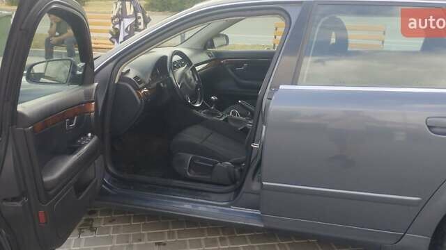 Ауди А4 2004 в Кропивницком (Кировограде) на Automoto.ua Серый Ауди А4, объемом двигателя 1.9 л и пробегом 242 тыс. км за 5000 $, фото 7 на Automoto.ua