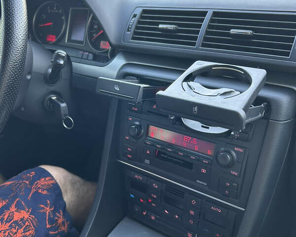 Серый Ауди А4, объемом двигателя 2 л и пробегом 253 тыс. км за 6200 $, фото 7 на Automoto.ua