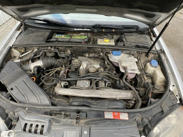 Сірий Ауді А4, об'ємом двигуна 2.5 л та пробігом 309 тис. км за 4000 $, фото 4 на Automoto.ua