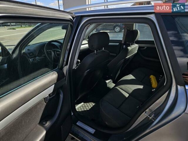 Сірий Ауді А4, об'ємом двигуна 2.5 л та пробігом 390 тис. км за 2450 $, фото 6 на Automoto.ua