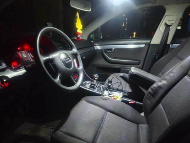 Сірий Ауді А4, об'ємом двигуна 2 л та пробігом 400 тис. км за 3450 $, фото 17 на Automoto.ua