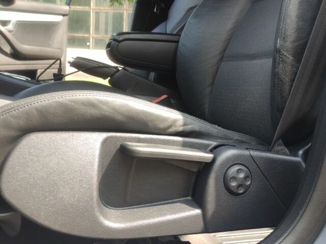 Серый Ауди А4, объемом двигателя 2 л и пробегом 250 тыс. км за 7300 $, фото 7 на Automoto.ua