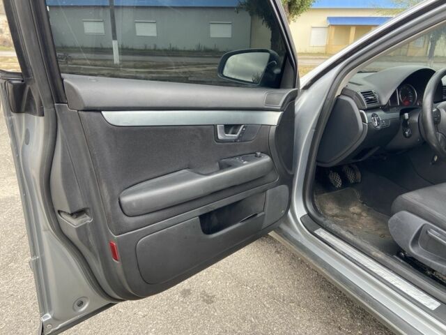 Серый Ауди А4, объемом двигателя 2 л и пробегом 296 тыс. км за 3700 $, фото 11 на Automoto.ua