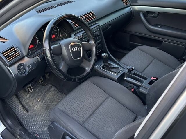 Серый Ауди А4, объемом двигателя 2 л и пробегом 350 тыс. км за 5500 $, фото 1 на Automoto.ua