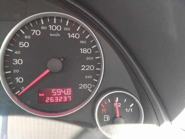 Ауди А4 2005 в Звенигородка на Automoto.ua Серый Ауди А4, объемом двигателя 2 л и пробегом 263 тыс. км за 6500 $, фото 16 на Automoto.ua