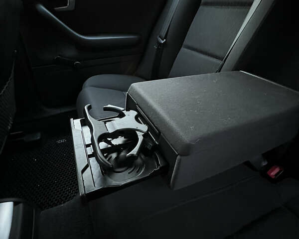 Сірий Ауді А4, об'ємом двигуна 1.8 л та пробігом 260 тис. км за 6200 $, фото 14 на Automoto.ua