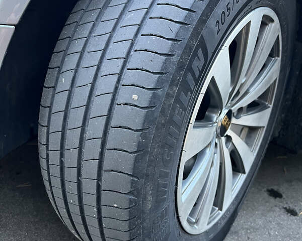 Сірий Ауді А4, об'ємом двигуна 1.8 л та пробігом 260 тис. км за 6200 $, фото 8 на Automoto.ua