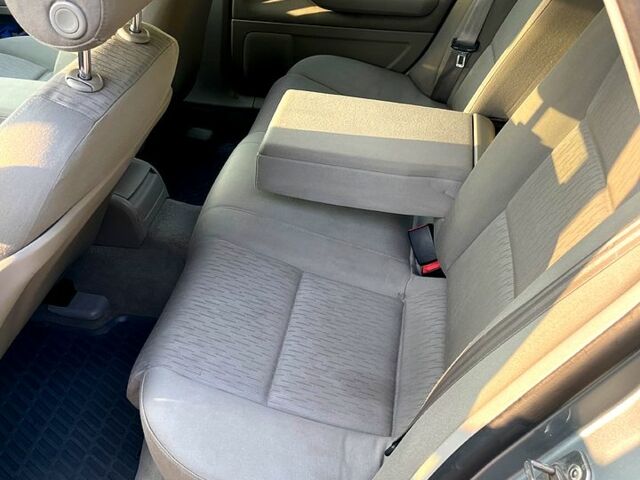 Серый Ауди А4, объемом двигателя 2 л и пробегом 300 тыс. км за 5900 $, фото 4 на Automoto.ua