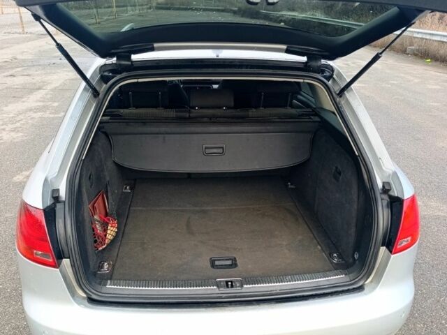 Серый Ауди А4, объемом двигателя 2 л и пробегом 300 тыс. км за 3011 $, фото 6 на Automoto.ua