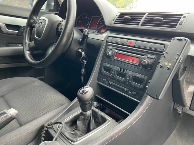 Серый Ауди А4, объемом двигателя 2 л и пробегом 296 тыс. км за 3700 $, фото 8 на Automoto.ua