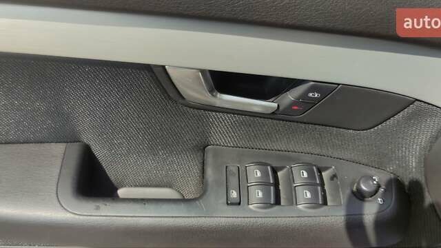 Сірий Ауді А4, об'ємом двигуна 1.98 л та пробігом 250 тис. км за 7500 $, фото 13 на Automoto.ua