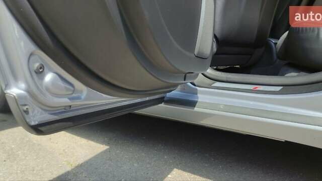 Сірий Ауді А4, об'ємом двигуна 1.98 л та пробігом 250 тис. км за 7500 $, фото 17 на Automoto.ua