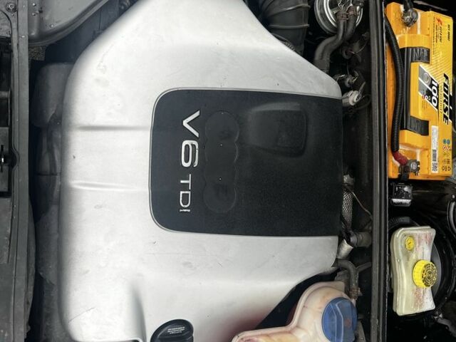 Серый Ауди А4, объемом двигателя 2.5 л и пробегом 398 тыс. км за 2500 $, фото 12 на Automoto.ua