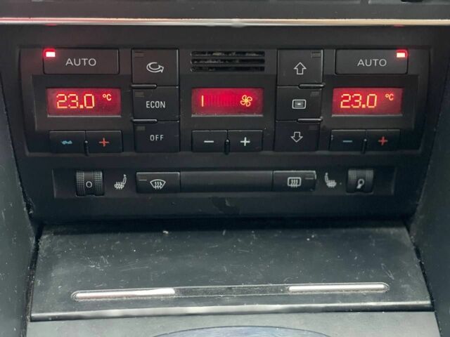 Сірий Ауді А4, об'ємом двигуна 2.5 л та пробігом 348 тис. км за 6400 $, фото 11 на Automoto.ua