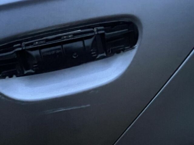 Серый Ауди А4, объемом двигателя 2 л и пробегом 330 тыс. км за 5500 $, фото 10 на Automoto.ua