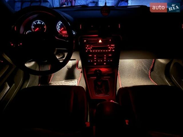 Сірий Ауді А4, об'ємом двигуна 2 л та пробігом 330 тис. км за 6900 $, фото 27 на Automoto.ua