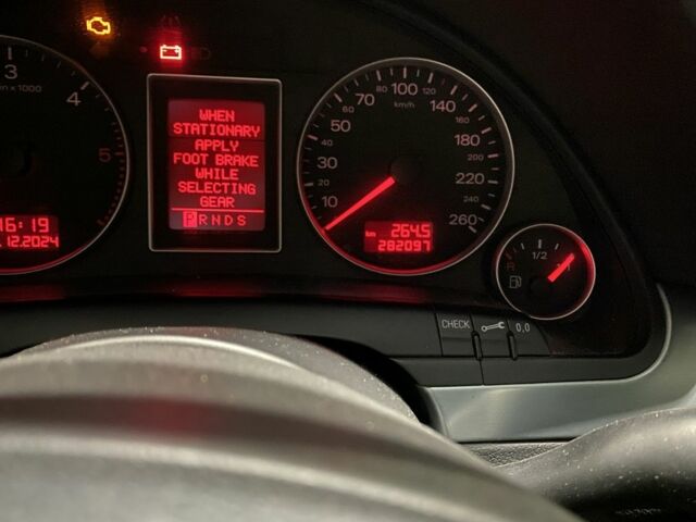 Сірий Ауді А4, об'ємом двигуна 2.5 л та пробігом 309 тис. км за 4000 $, фото 5 на Automoto.ua